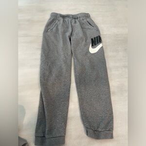 Nike Sweatpants Kids large Standard Fit Joggers